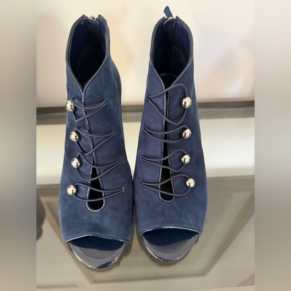 Elegant Navy Blue Women's Heel